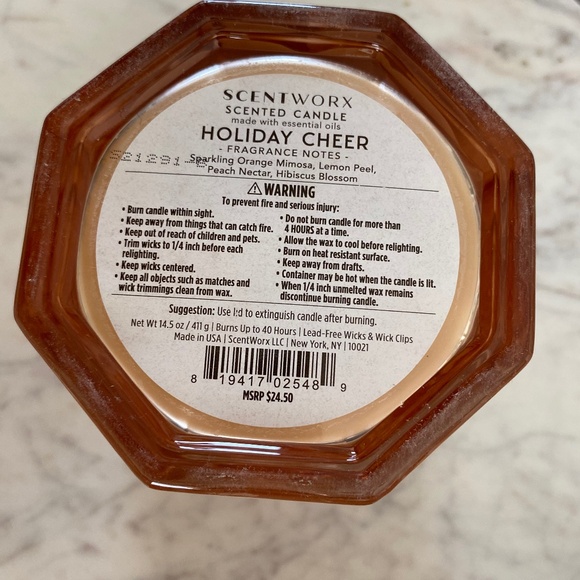 Scentworx Holiday Cheer 3 wick scented candle made with essential oils - Picture 3 of 3